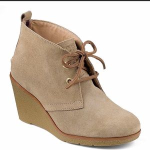 Sperry Harlow Tan Suede Wedges